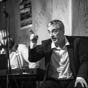 Petr Vacek ukazuje na Tebe a upozorňuje na nebezpečí fake-news